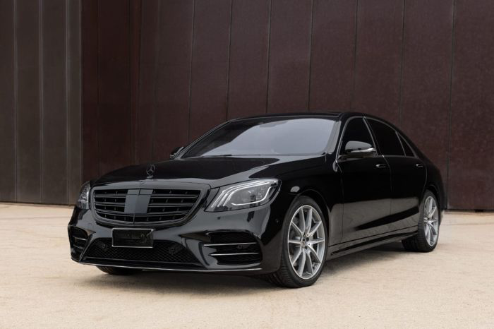 Private Mercedes S-Class Chauffeur in Docklands for Melbourne Airport Transfers